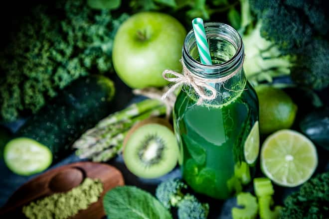 Grüner Smoothie mit grünem Gemüse