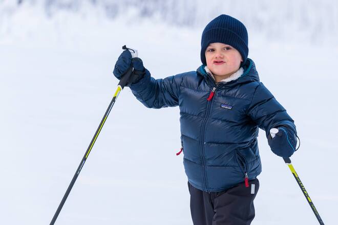 ++ SONDERKONDITIONEN: Doppelter Anstrich ++ Prinz Oscar (SE), bei einer Ski-Tour mit Langlaufskiern durch den Schlosspark von Schloss Drottningholm auf der Insel Lovön im Mälarsee in der Gemeinde Ekerö, Schweden, 7. Februar 2021.