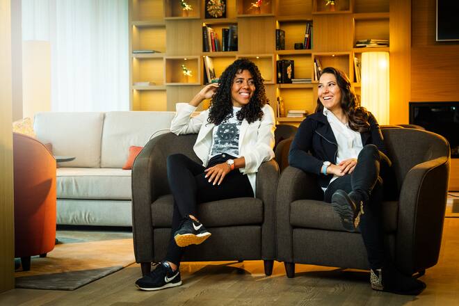 Wendy Holdener und Mujinga Kambundji auf dem Bürgenstock