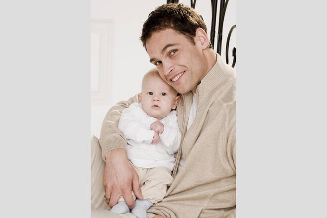 Impfumfrage: Renzo Blumenthal mit Sohn Moreno