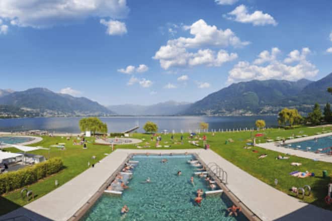 SWISS CITY LOCARNO - Piscine esterne al Lido Locarno, in riva al Lago Maggiore, Locarno.Outdoor pools at the Lido Locarno, on the shores of Lake Maggiore, Locarno.Freibaeder beim Lido Locarno, am Ufer des Lago Maggiore.Piscines exterieures au Lido Locarno, au bord du Lac Majeur.Copyright by: Lago Maggiore Tourist Office By-Line: swiss-image.ch/Ivana De Maria
