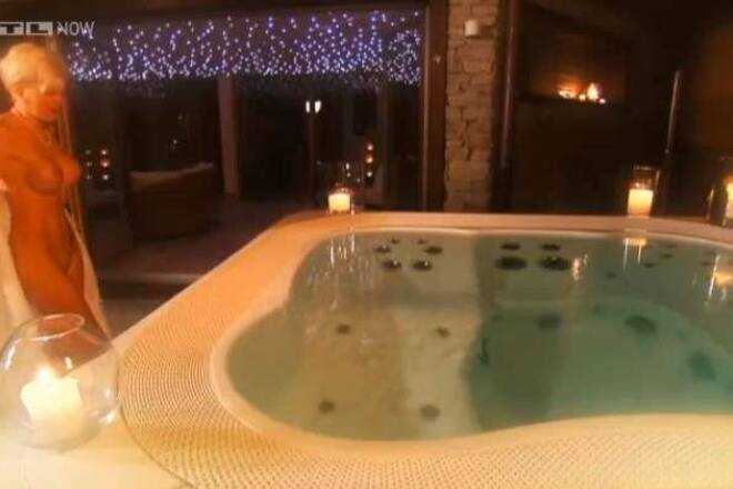 Der Bachelor Halbfinale Kandidatin Melanie nackt