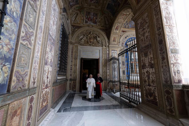 Mit über 1000 Räumen und unbezahlbaren Kunstwerken bietet der Apostolische Palast den Rahmen für Audienzen.