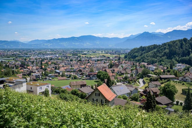 Dorf des Jahres 2022: Berneck: Das Dorf hat ein aktives Kulturleben. Dieses Jahr wurden im Oeffentlichen Raum Gaerten zum Thema Paradies angelegt und praemiert. Bild © Remo Naegeli