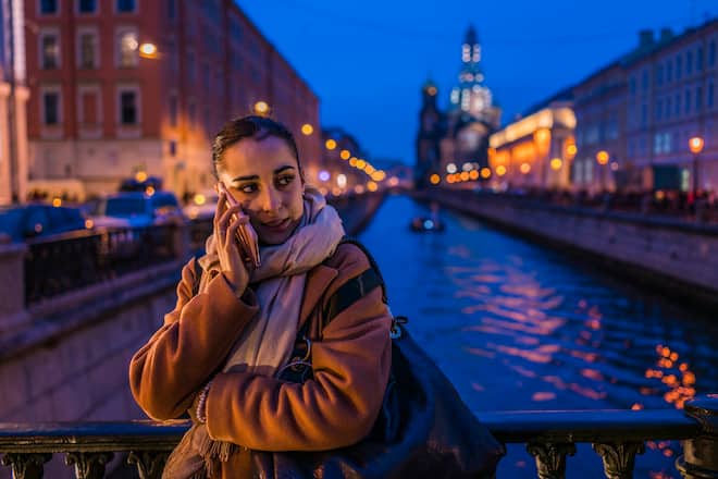 Ballerina in St. Petersburgvor dem Hermitage St. Petersburg (RUS)