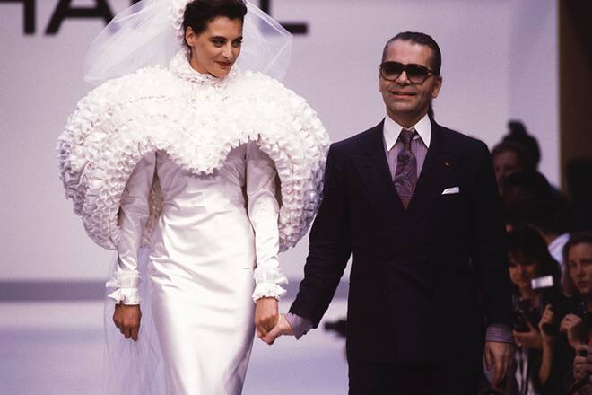 Karl Legerfelds Kollektionen im Laufe der Zeit