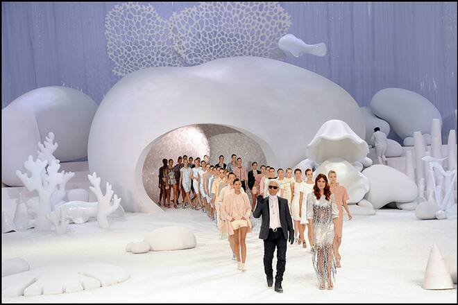 Karl Lagerfelds Kollektionen im Laufe der Zeit