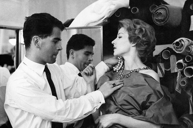 Karl Legerfelds Kollektionen im Laufe der Zeit