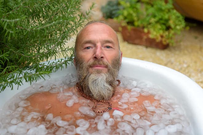 Jan Pekarek ist Coach für Eisbaden