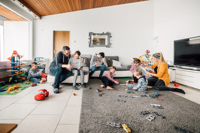 Sarina und Guido Rüegg mit Kinder Dennis, Charlie, Eliah, Noah, Emma, Jana und Mia, 2021