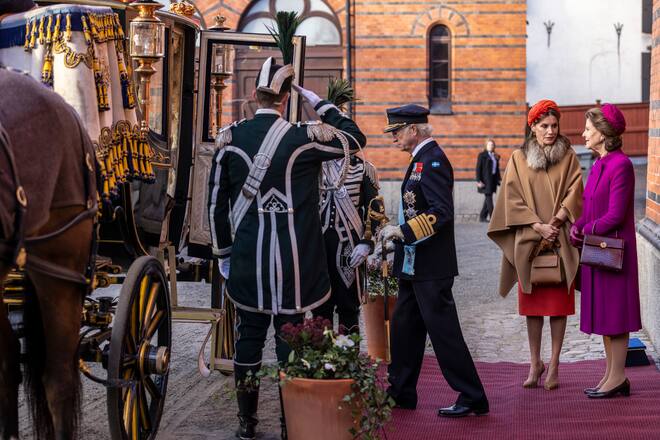 STOCKHOLM, SWEDEN - NOVEMBER 24: King Felipe VI of Spain and Queen Letizia of Spain visit the Royal Stable and are greeted by King Carl XVI Gustaf and Queen Silvia of Sweden on November 24, 2021 in Stockholm, Sweden. (Photo by Michael Campanella/Getty Images)
