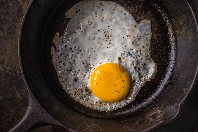 Warum nicht das Stück Fleisch durch ein Spiegelei ersetzen?