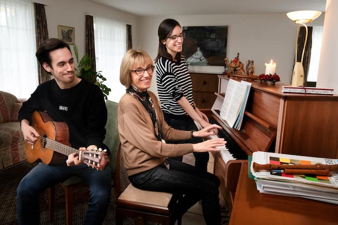 Religionsgeschichte, Ruth Humbel, Nationalrätin, 12. Dezember 2020, Birmenstorf, mit Kinder Flavia und Fabian Näf