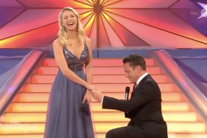 Stefan Mross ergriff auf der Bühne seine Chance, bei seiner Anna-Carina Woitschack