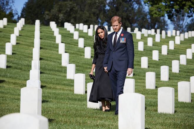 LOS ANGELES, CALIFORNIA - NOVEMBER 08: Prince Harry, Duke of Sussex and Meghan, Duchess Of Sussex lay a wreath at Los Angeles National Cemetery on Remembrance Sunday on November 8, 2020 in Los Angeles, California. (Photo by Lee Morgan/Handout via Getty Images)