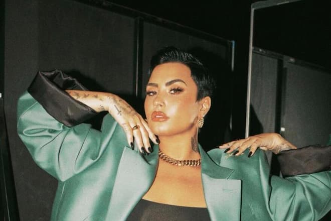 ddlovato demi lovato outet sich als non-binär