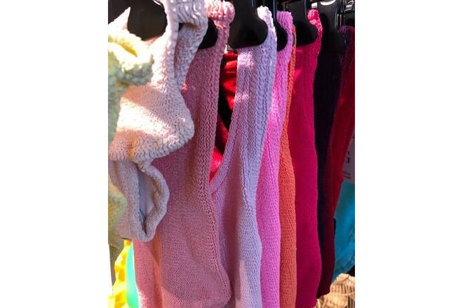 Eine Auswahl der Hunza-G-Bademode bei Grieder in Zürich.