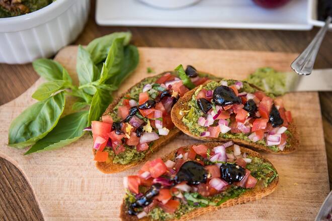 Veganes Bruschetta Sandwich
