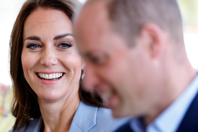 Herzogin Catherine schaut Prinz William an