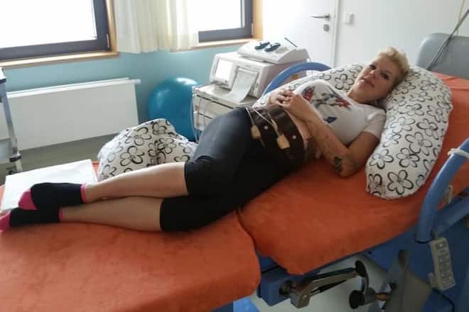 Melanie Müller schwanger auf Facebook und im Spital