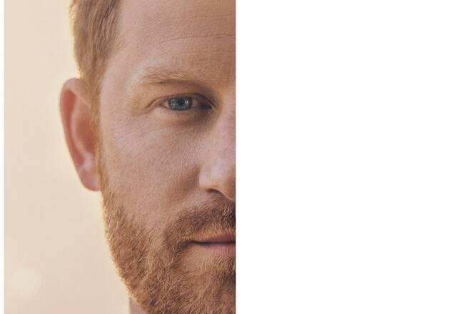 Die eine Gesichtshälfte auf dem Cover für Prinz Harrys Memoiren wirkt entspannt.