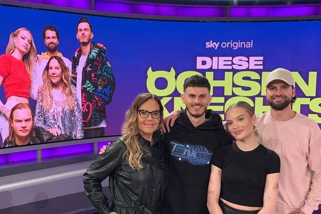 Natascha (vorne v.l.n.r.), Nino, Cheyenne, Jimi Blue und der aus London zugeschaltete Wilson Gonzalez (hinten) machten beim Pressegespräch am Mittwoch Lust auf die Personality-Soap über ihre Familie.