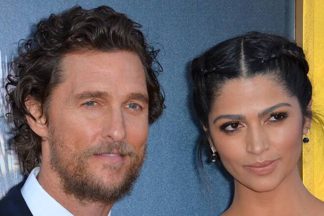 Matthew McConaugheys Ehefrau, Camila Alves, brachte ihre Kinder zum gesunden Essen.