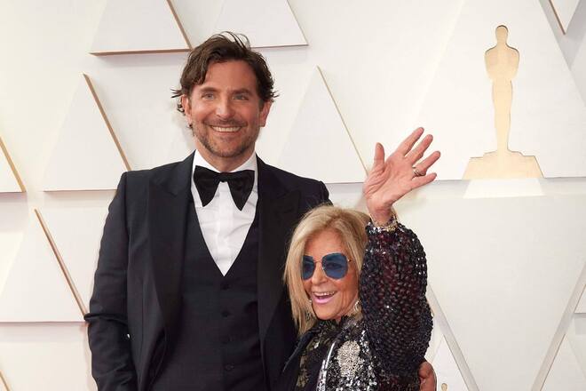 Bradley Cooper und Gloria Campano strahlten auf dem roten Teppich.