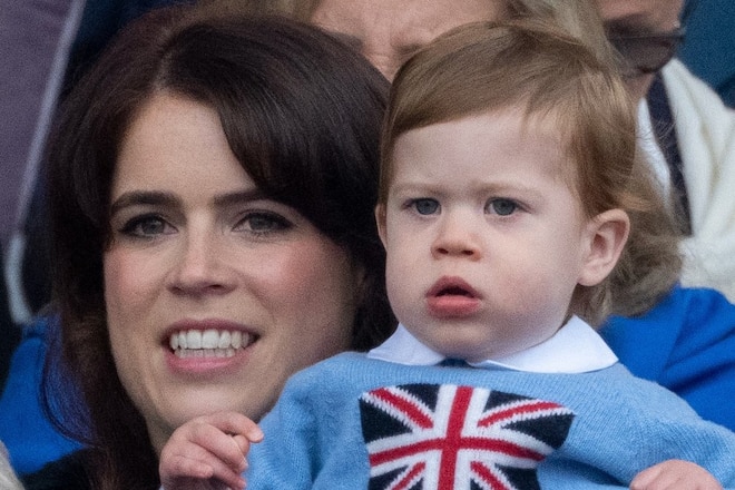 Prinzessin Eugenie und ihr Sohn August beim Platin-Jubiläum der verstorbenen Queen Elizabeth II. im vergangenen Sommer.