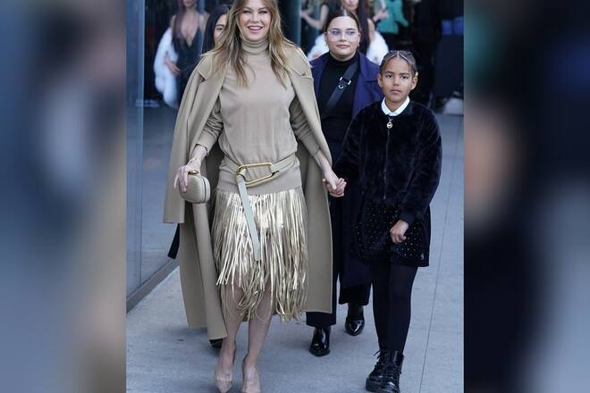 Ellen Pompeo und Tochter Sienna auf dem Weg zur Michael Kors Show.