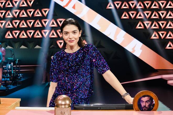 Mit Helena Sigal übernimmt erstmals eine Wildcard-Teilnehmerin das Amt als Moderatorin bei «Wer stiehlt mir die Show?».