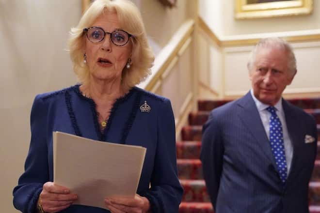Charles unterstützte seine Gemahlin Camilla bei ihrem Literaturempfang.