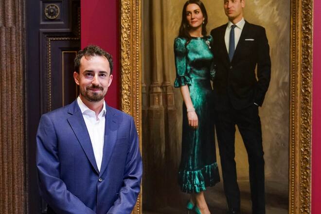 Der Maler Jamie Coreth vor seinem Werk von Herzogin Kate und Prinz William