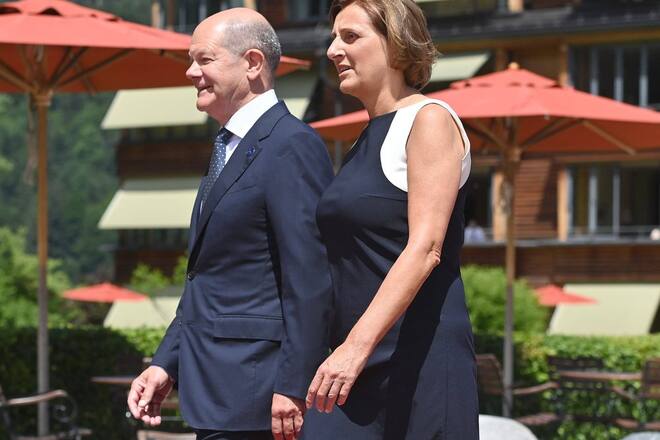 Bundeskanzler Olaf Scholz und seine Frau Britta Ernst beim G7-Gipfel.