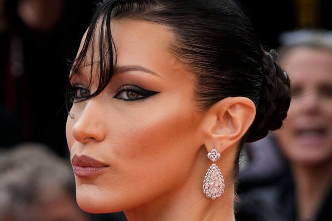 Bella Hadid schwört auf die verführerischen "Siren Eyes".