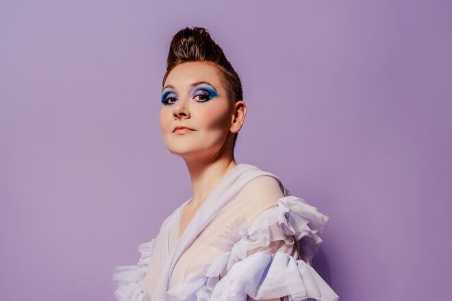 Sarajane hat vor Kurzem ihr Album "Milk & Money" veröffentlicht.