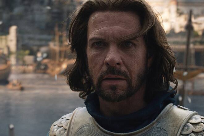 Der Schauspieler Lloyd Owen stimmt Zuschauer auf die kommende Serie "Der Herr der Ringe: Die Ringe der Macht" ein.