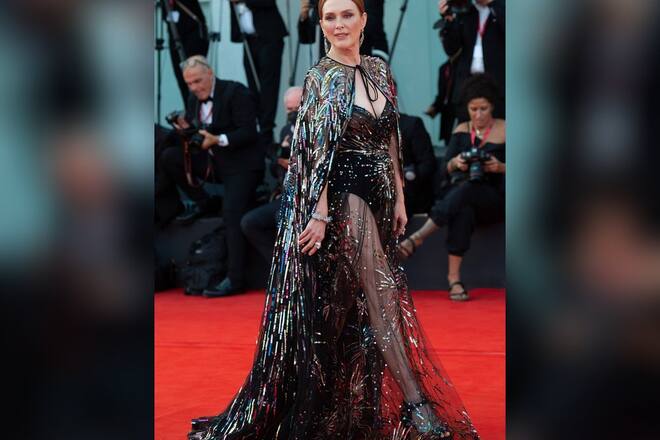 Julianne Moore war mit ihrem Look der Hingucker des Abends bei der Eröffnung der 79. Filmfestspiele von Venedig.