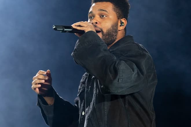 The Weeknd hat wohl den Albtraum jedes Sängers erlebt: Er hat auf der Bühne seine Stimme verloren.