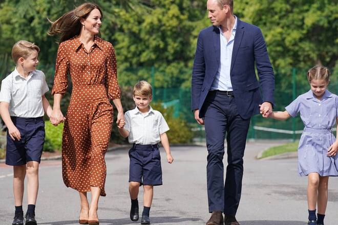 Stolze Eltern: Herzogin Kate und Prinz William nehmen ihre Kinder am ersten Schultag an die Hand.
