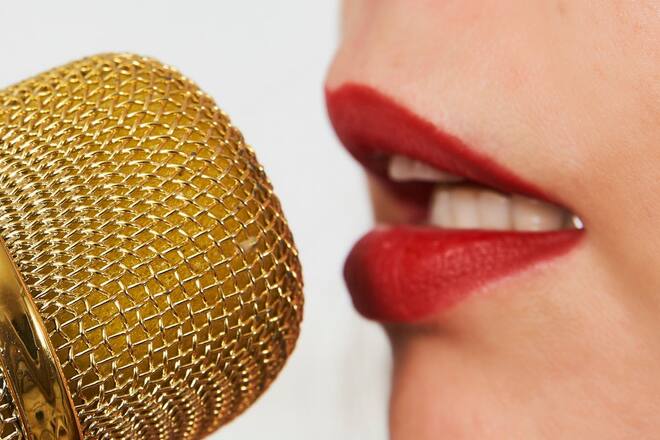 Weibliche Stimmen sind bei Userinnen und Usern von Sprachassistenten hoch im Kurs.