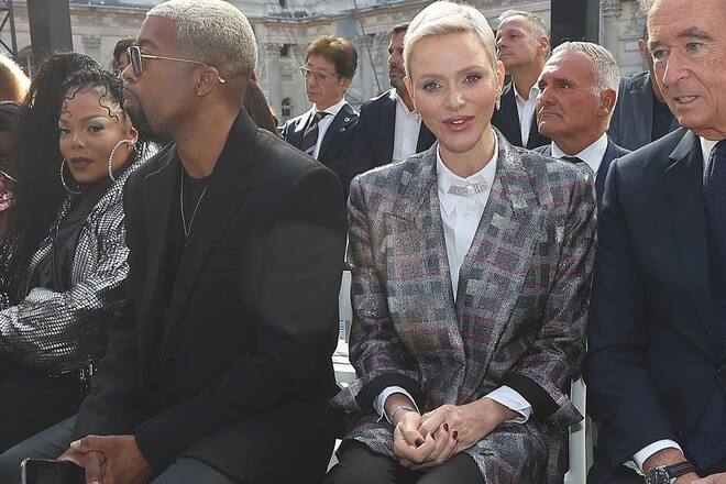 Janet Jackson, Joey Harris, Charlène von Monaco und Bernard Arnault (v.l.) bei der Louis-Vuitton-Show am Dienstag in Paris.