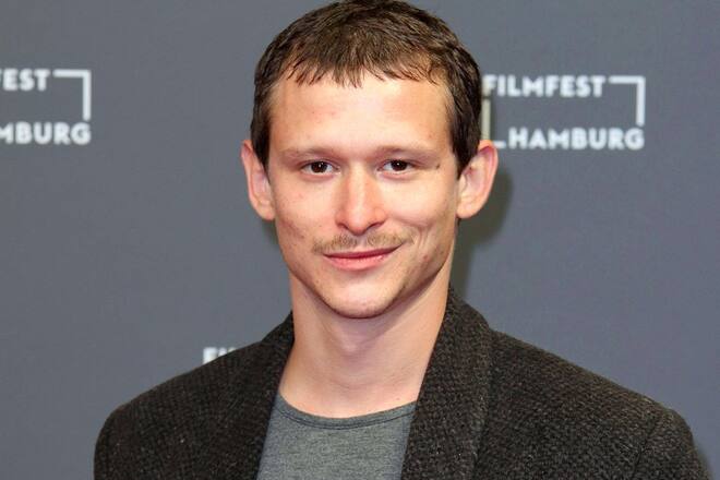 Joel Basman spielt Schriftsteller Franz Kafka in der neuen Miniserie «Kafka».