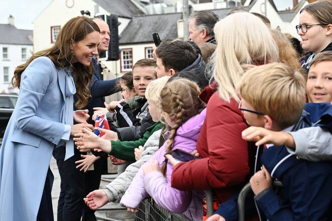 Eine Frau giftete Prinzessin Kate (l.) in Belfast an.