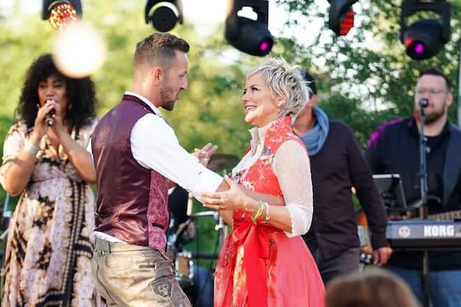 Jede «Bauer sucht Frau»-Staffel beginnt traditionell mit dem Scheunenfest.