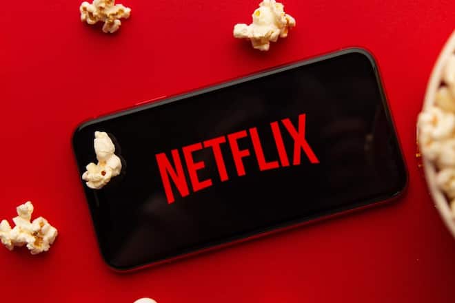 Netflix führt ein günstigeres Abo ein. Bei dieser Option wird aber Werbung gezeigt.