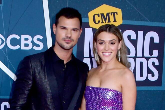 Taylor Lautner hat Freundin Taylor Dome geheiratet.