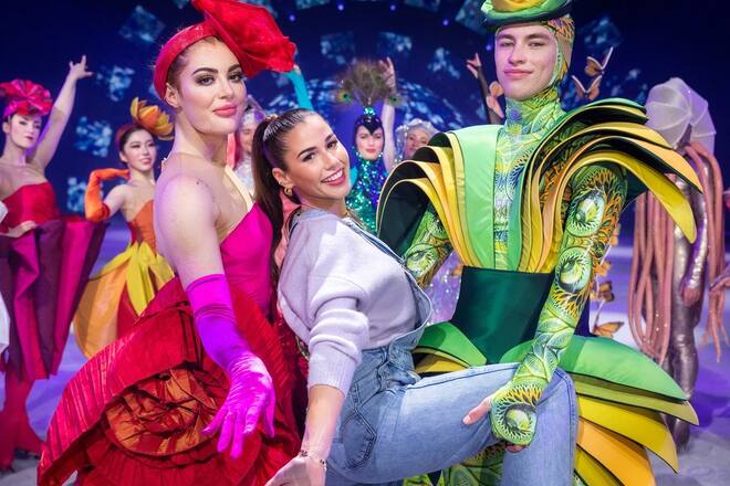 Sarah Engels inmitten ihrer «Holiday On Ice»-Familie