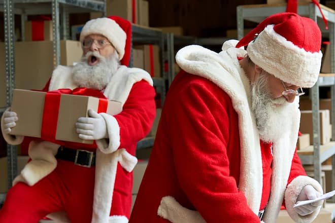 Der Weihnachtsmann benötigt etwas Zeit, um alle Geschenke zu bringen.