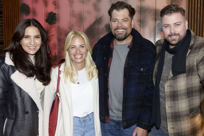 Chryssanthi Kavazi, Susan Sideropoulos, Daniel Fehlow und Felix von Jascheroff (v.l.) am ersten «GZSZ»-Drehtag von Sideropoulos im November 2022.